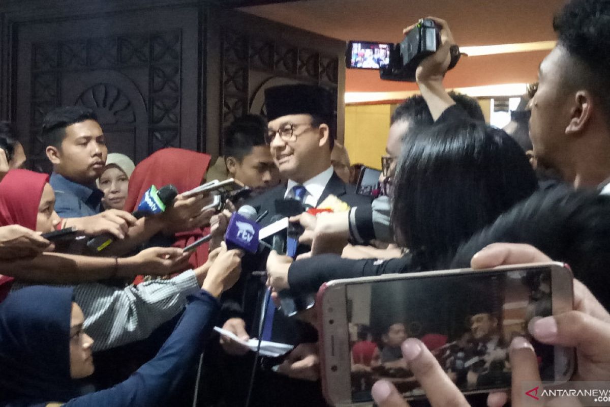 Anies serahkan Raperda tentang pengelolaan sampah kepada DPRD