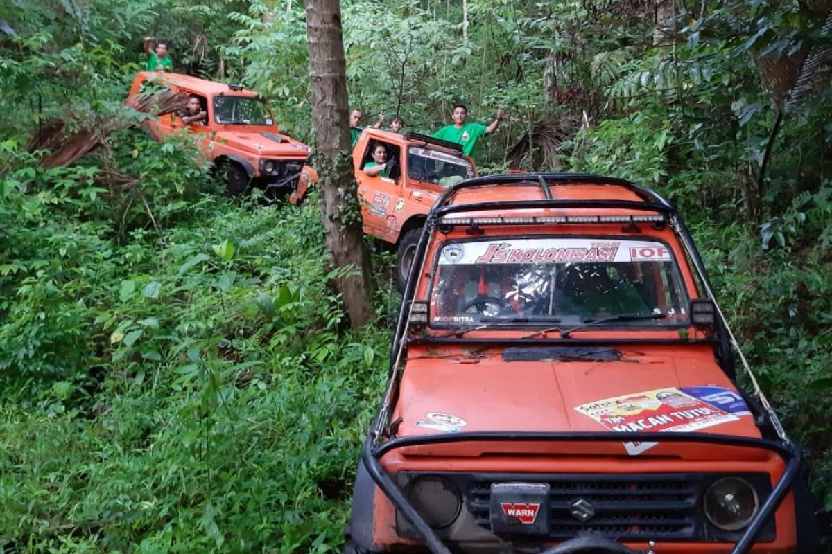 Tim off-road 'Banteng Utang' Mitra taklukan Gunung Dua Saudara