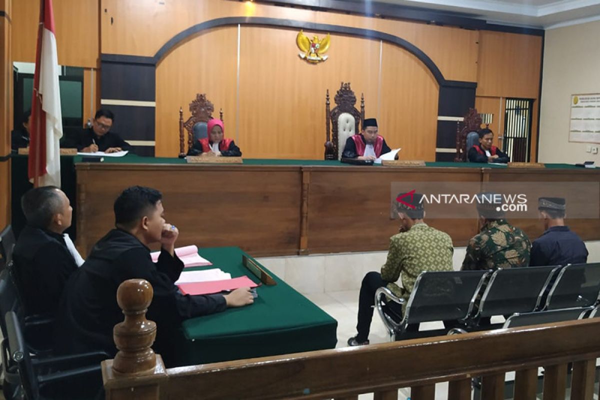 Tiga PPK penerima suap caleg divonis 6 bulan penjara