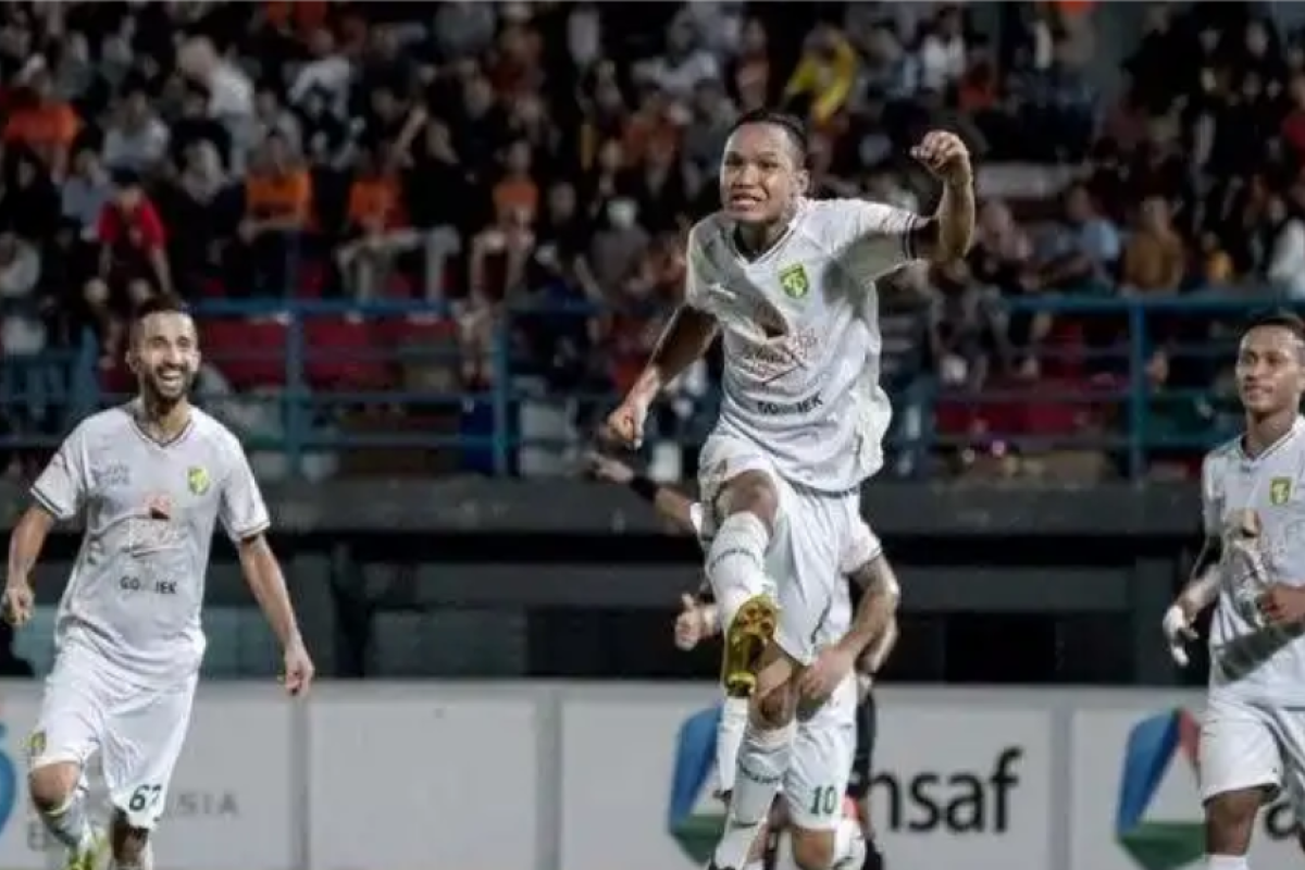 Persebaya Permalukan tuan rumah Borneo 2-1