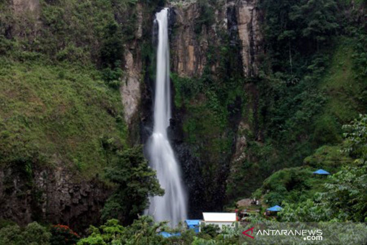 Wisata air terjun Takapala