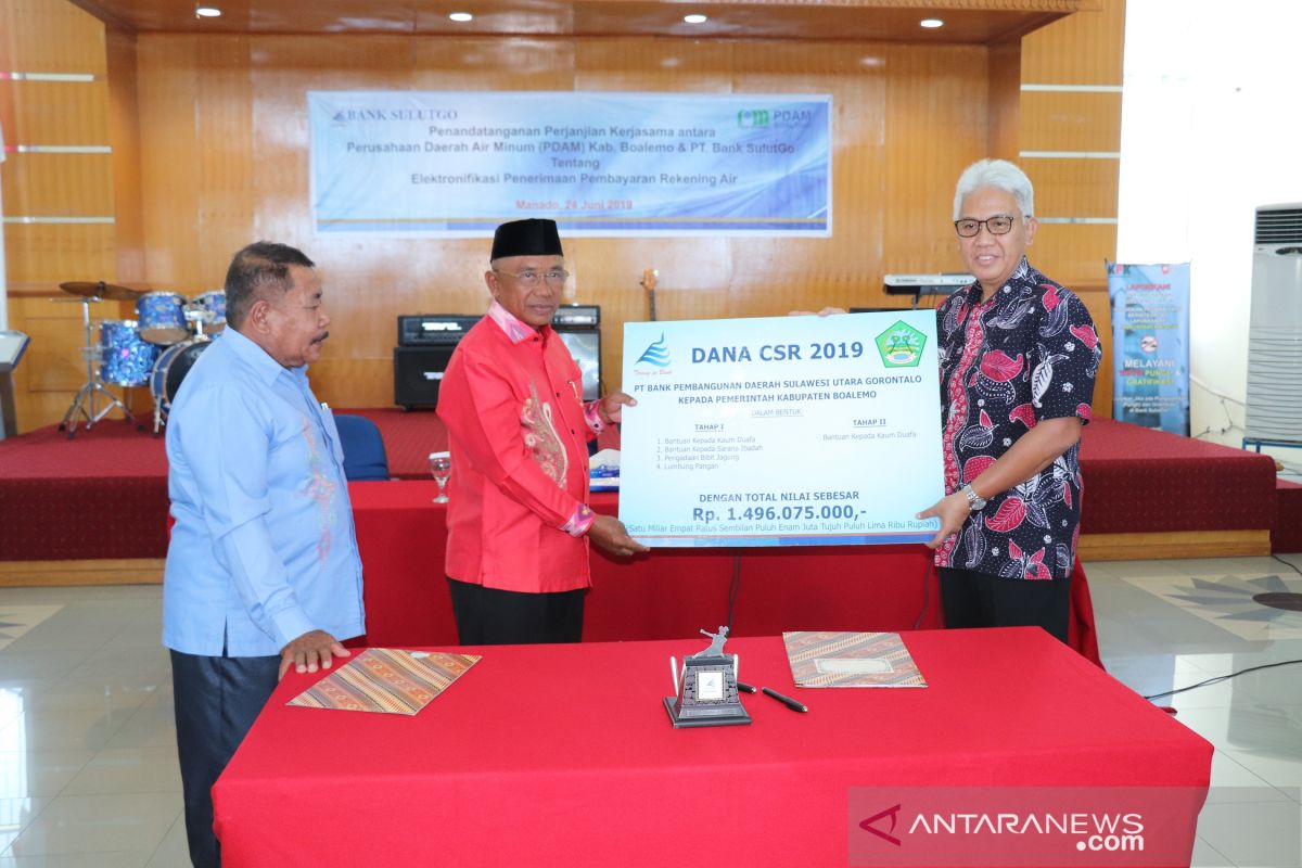 Bank SulutGo serahkan csr ke Kabupaten Boalemo Rp1,49 miliar