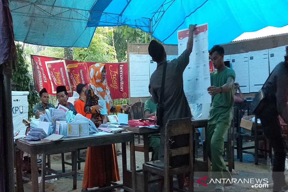 KPU Sumenep lengkapi berkas bantuan 19 orang penyelenggara pemilu