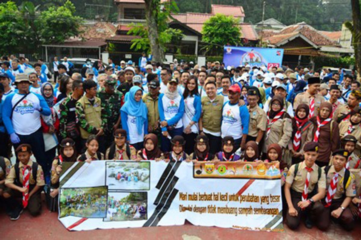 Aksi bebersih Ciliwung masuk dalam catatan MURI