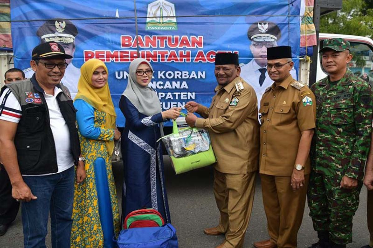 Pemerintah Aceh serahkan bantuan untuk korban puting beliung