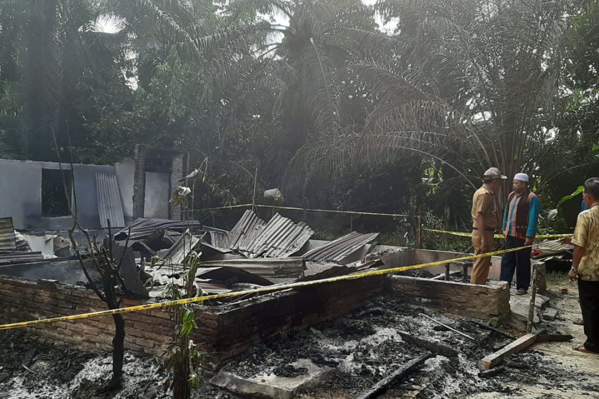 Cekcok, anak durhaka bakar rumah orang tuanya di Langkat