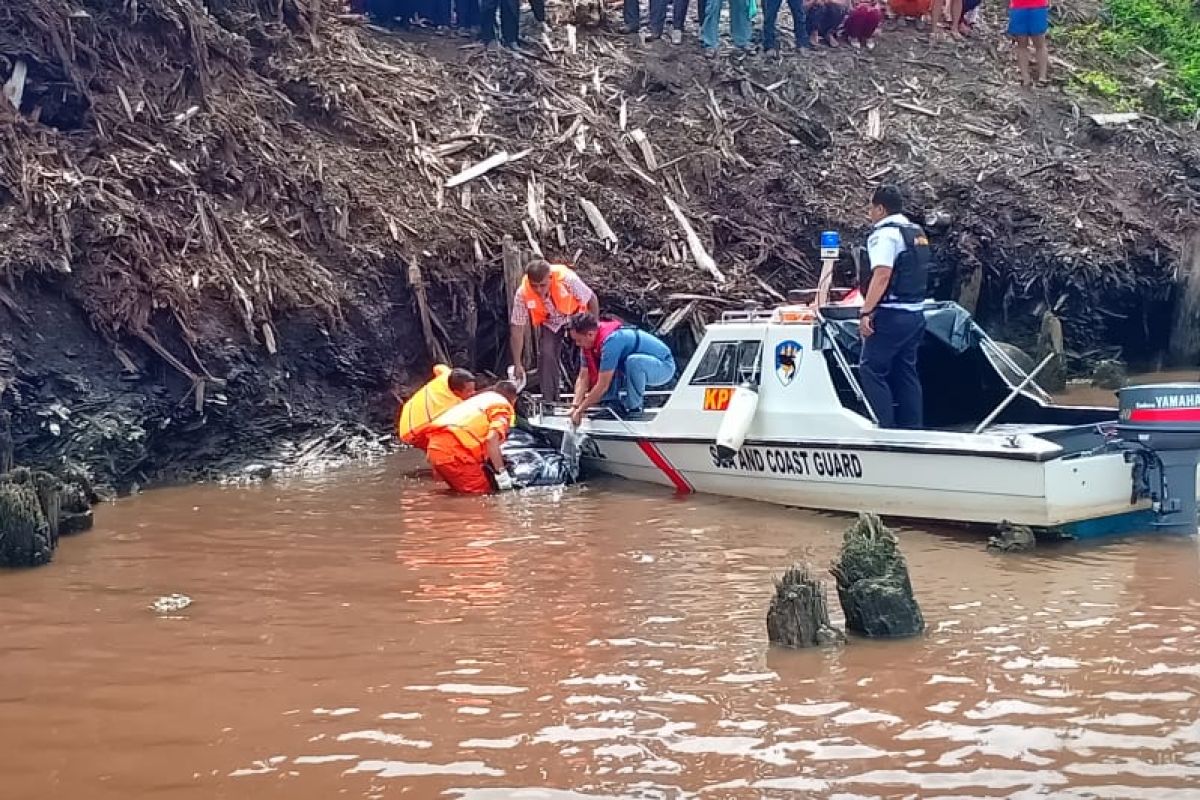 Polisi identifikasi mayat terapung di Sungai Siak