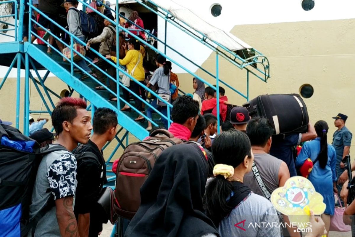 Penumpang arus mudik dan balik Lebaran di Pelabuhan Sampit meningkat