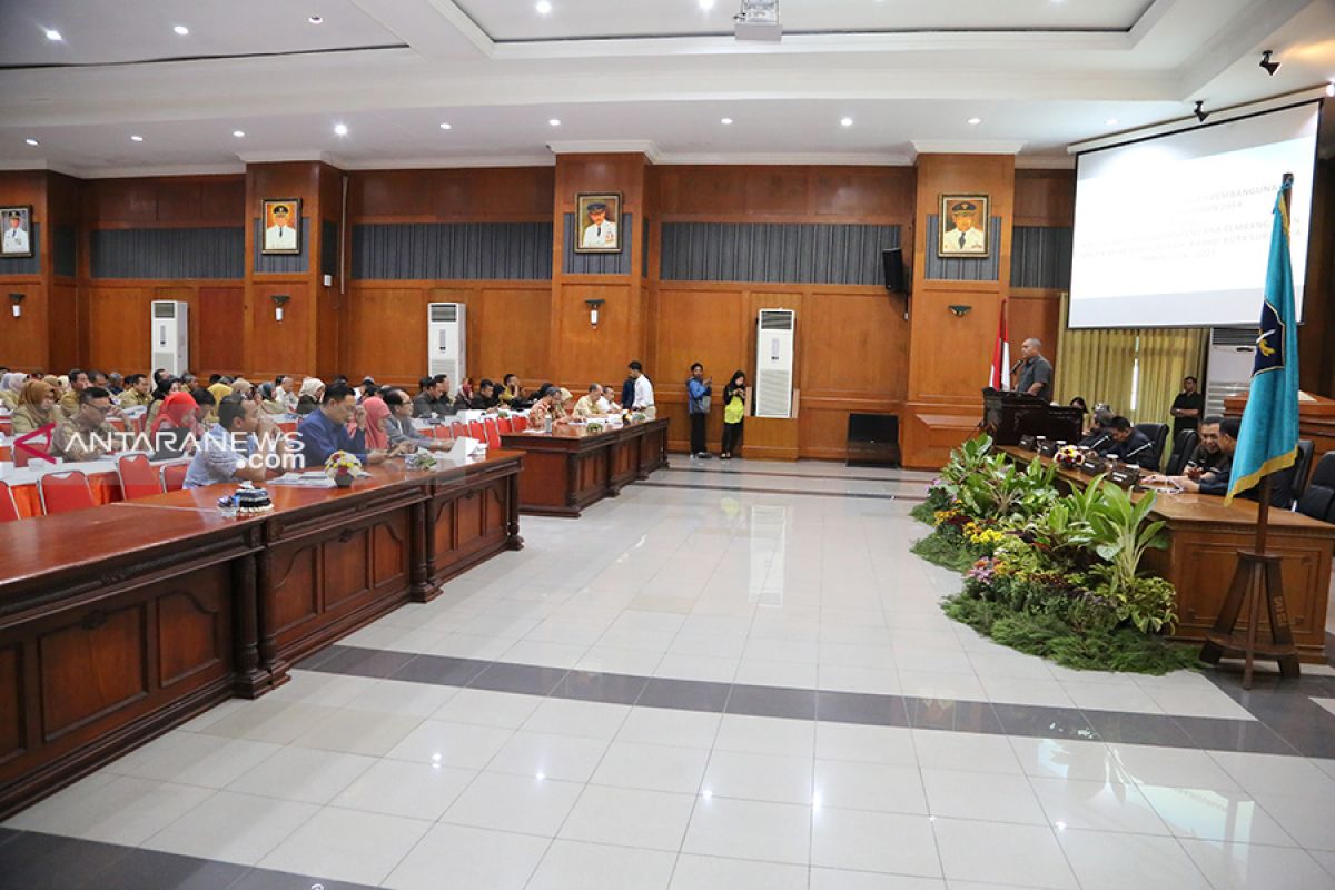 Perubahan RPJMD Surabaya 2016-2021 mengacu visi misi wali kota