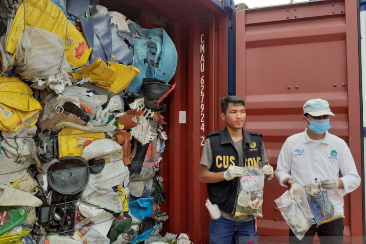 Batam city government bans use of imported plastic waste