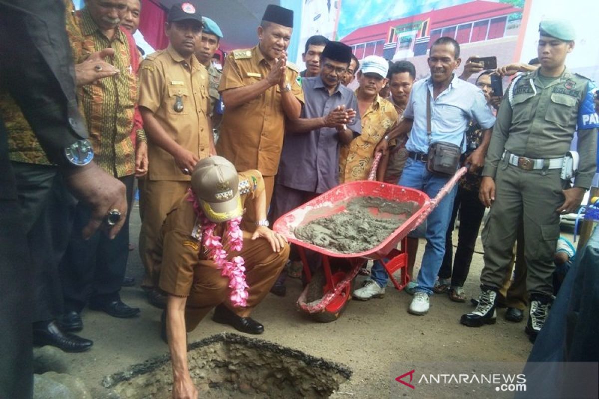 Revitalization of Indrapura and Silaut markets began, Hendrajoni put the first stone