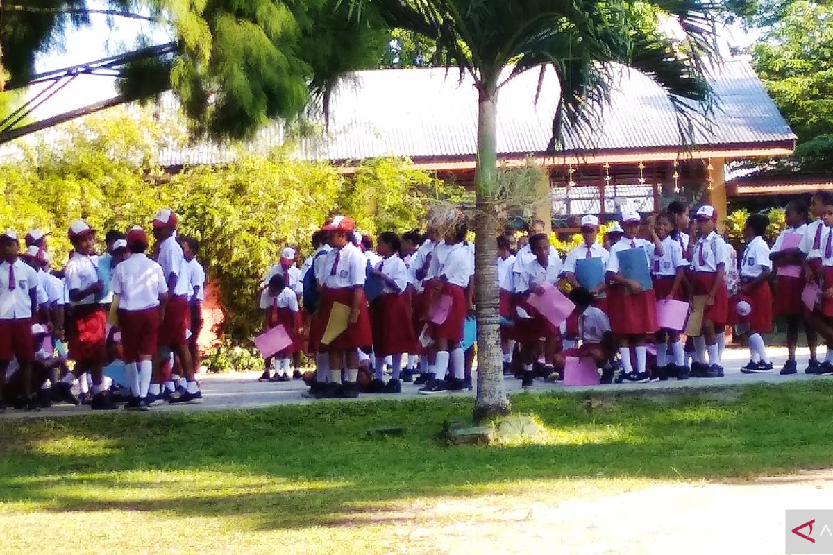 Siswa Biak Numfor daftar PPDB sekolah sesuai sistim zonasi