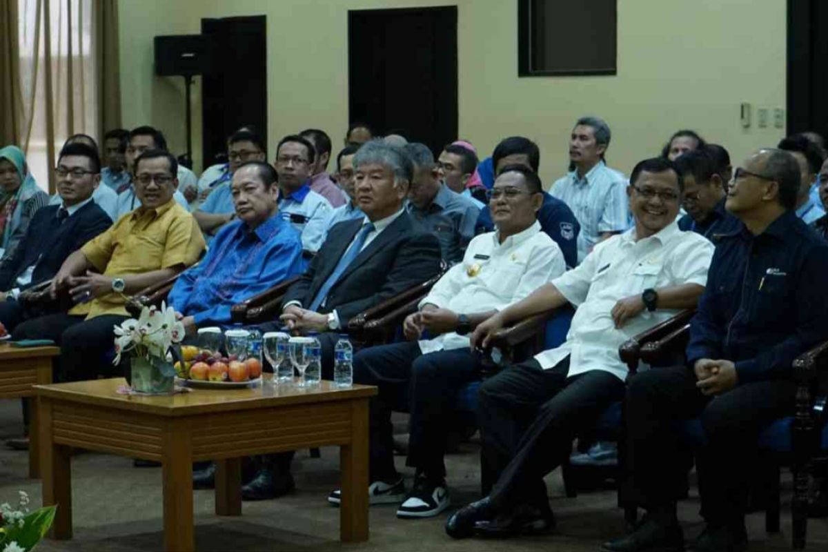 Bupati Bekasi minta perusahaan serap tenaga lokal