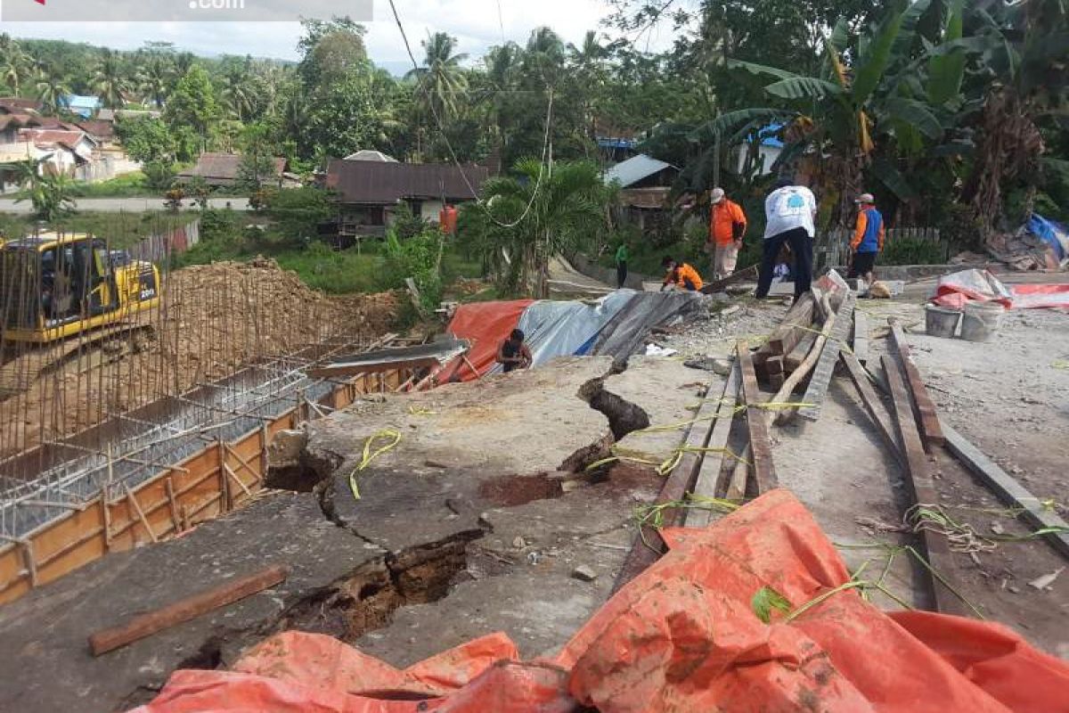 BPBD Penajam perpanjang status darurat longsor Bukit Raya