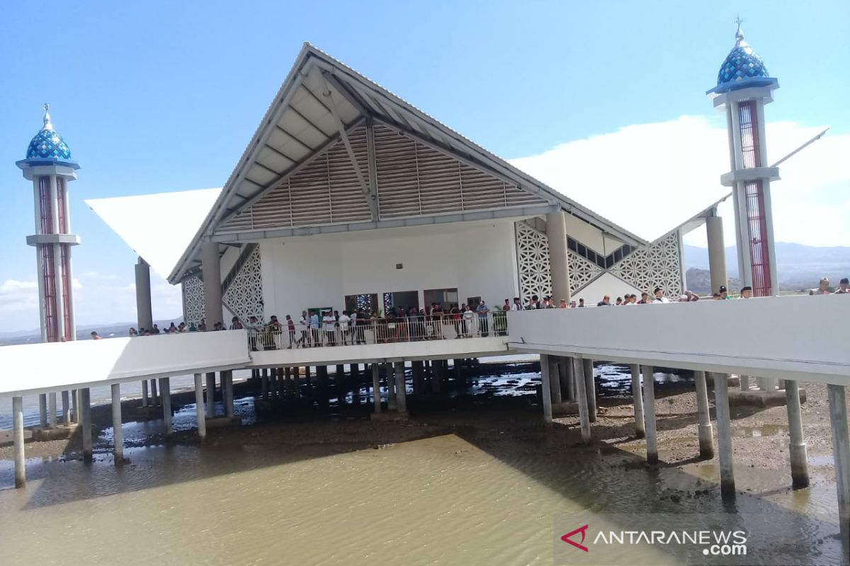 Lembaga Pembina Adat Kabupaten OKU Timur usulkan pembangunan masjid terapung