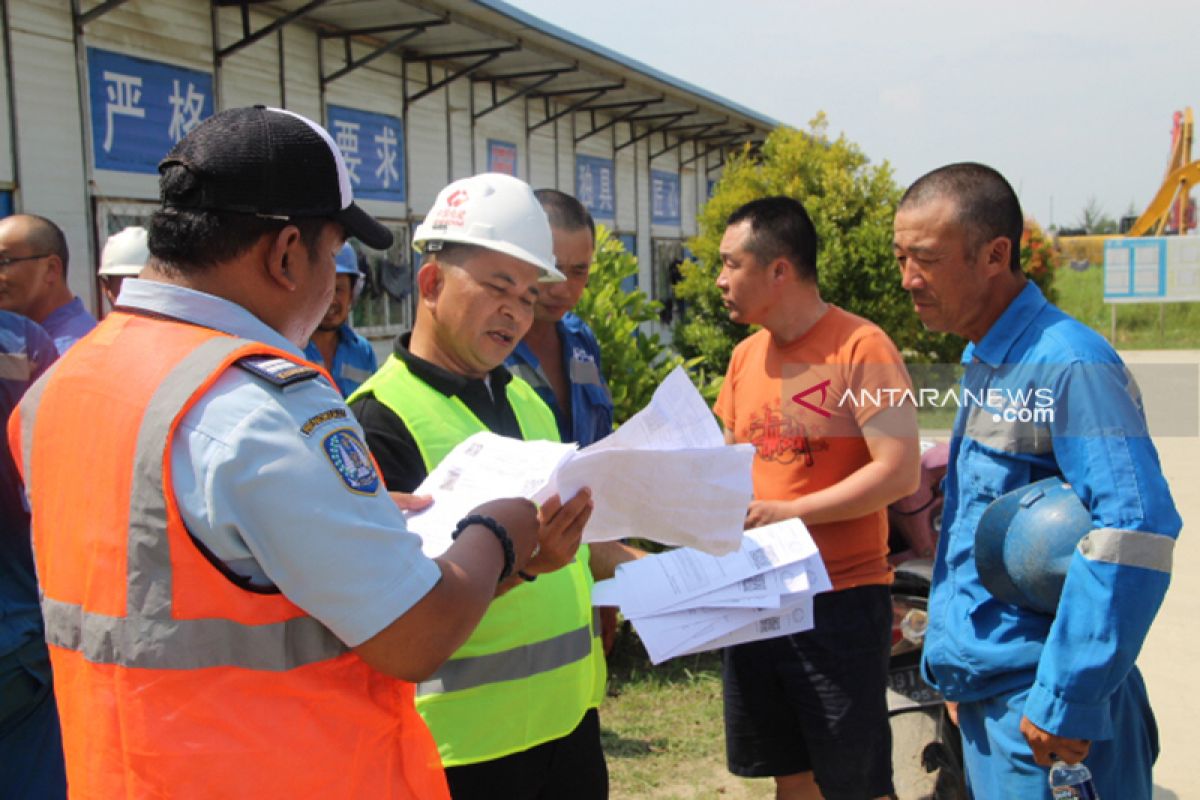 Sembilan pekerja China lari saat razia imigrasi di PLTU Bengkulu