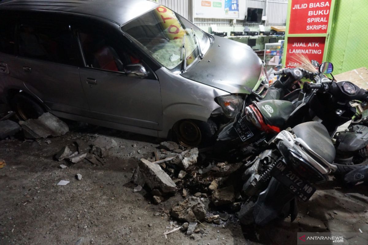 Belum mahir pakai motor, wanita ini tabrak dua pemuda hingga tewas