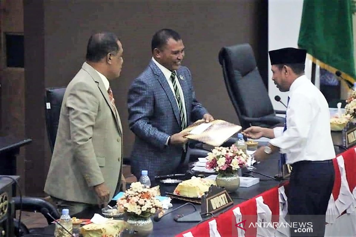 25 anggota DPRD kabupaten Seram Bagian Timur dilantik