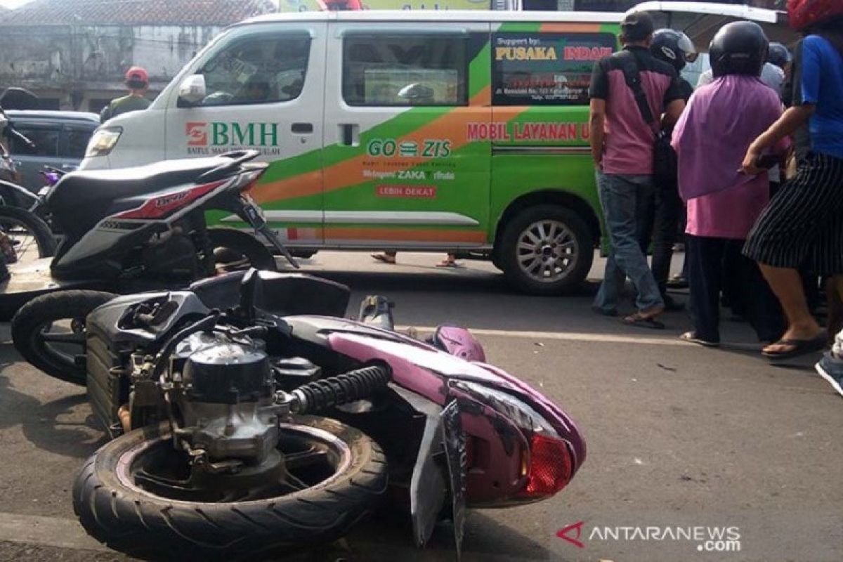 Kecelakaan beruntun sebabkan satu orang meninggal dan tiga luka-luka di Purwokerto