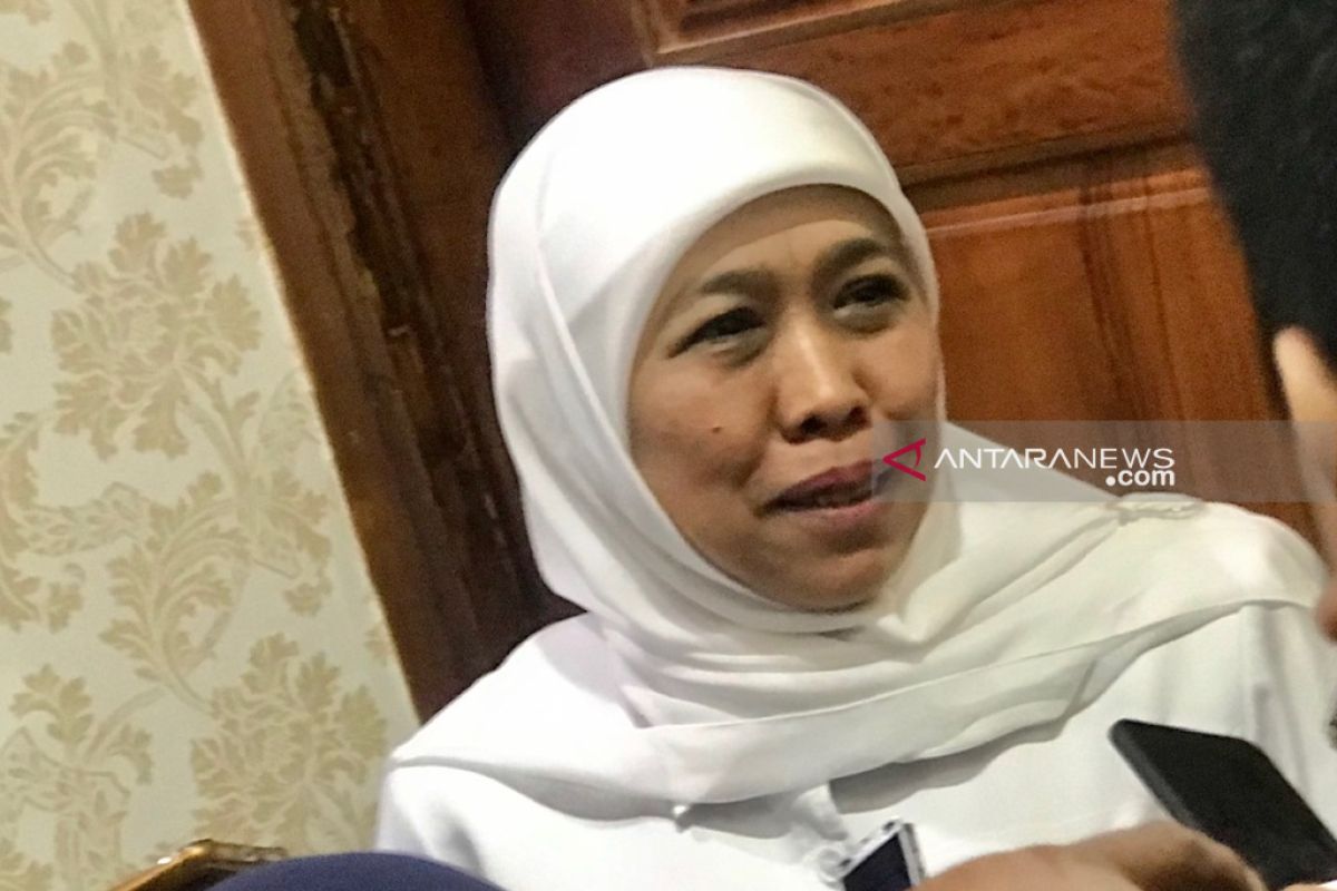 Urusi pernikahan putrinya, Khofifah tak hadiri sidang di pengadilan tipikor