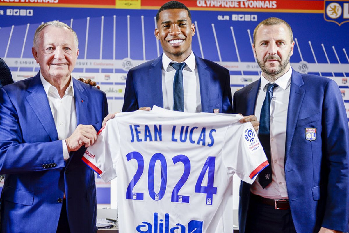 Lyon hadirkan pemain muda Brazil Jean Lucas dengan kontrak lima musim