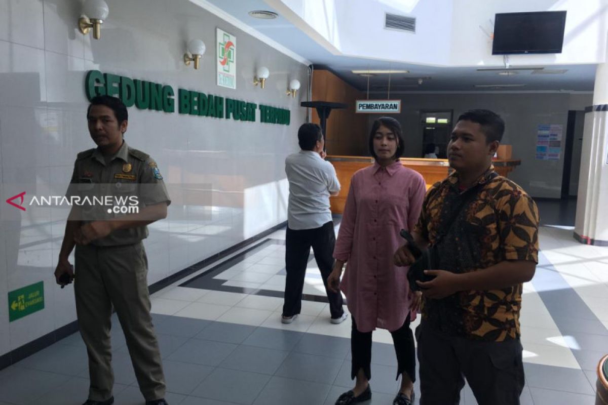 Dokter minta Wali Kota Surabaya dijauhkan dari interaksi