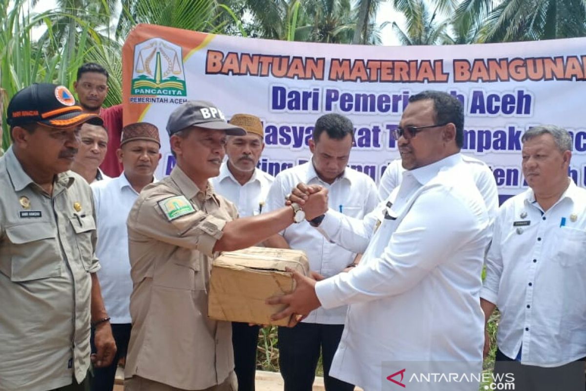 Wakil Bupati Aceh Utara serahkan bantuan untuk korban puting beliung