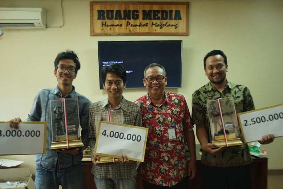 Pemkot Magelang serahkan hadiah Lomba Foto