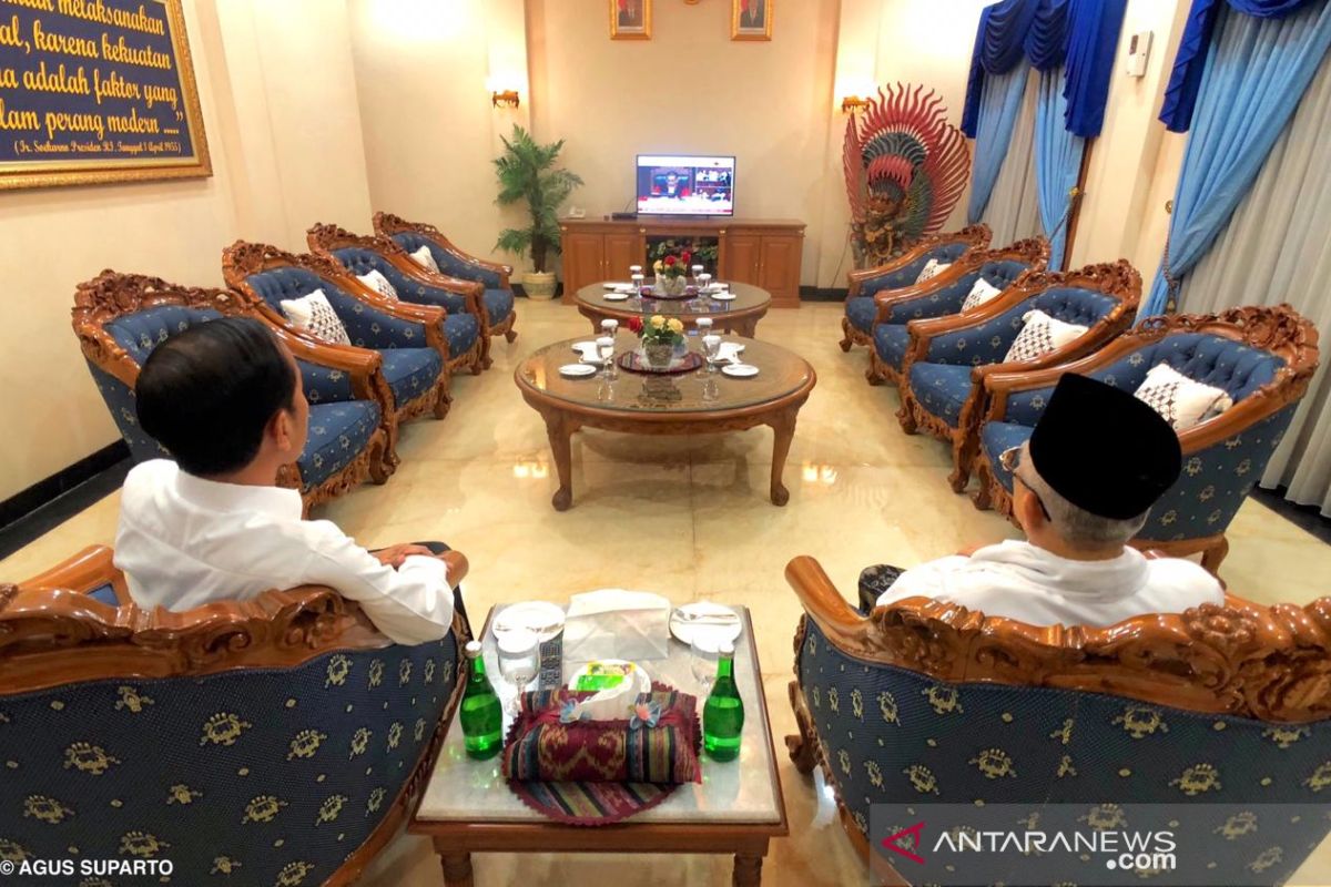 Jokowi-Ma'ruf tonton sidang MK di ruang tunggu Lanud Halim Perdanakusuma