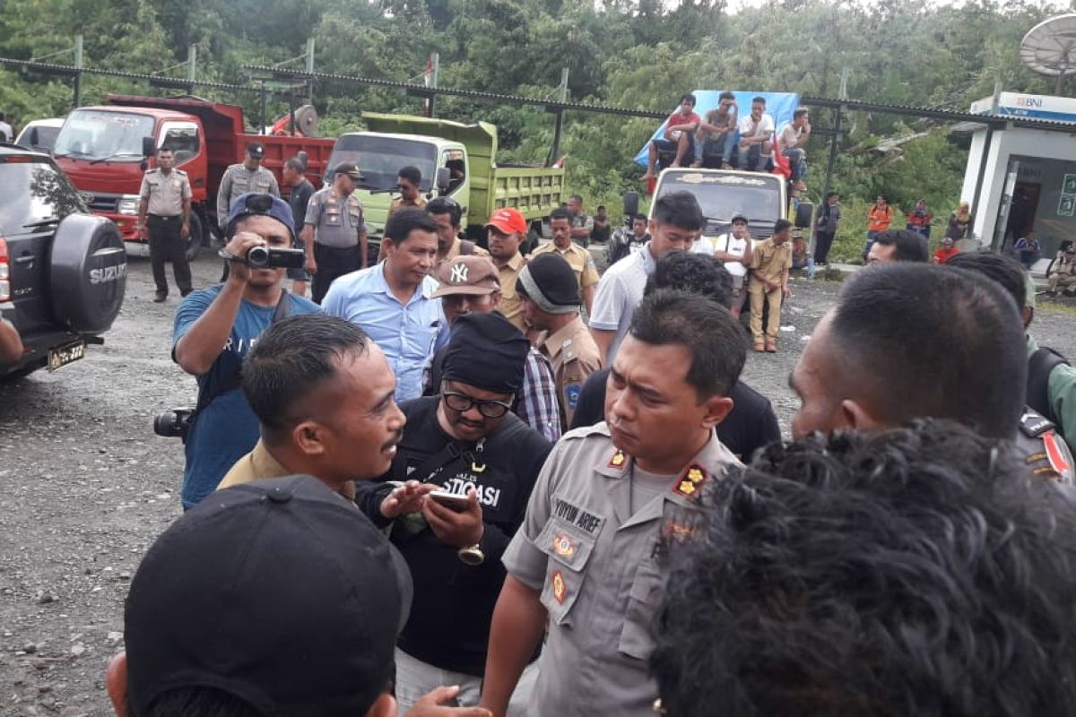 Demonstran tuntut PT NHM cairkan bantuan dana