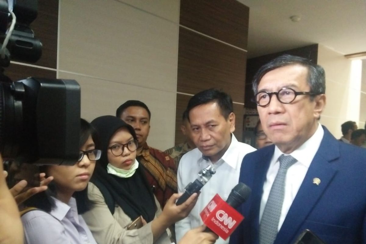 Menkumham berharap warga terima putusan MK