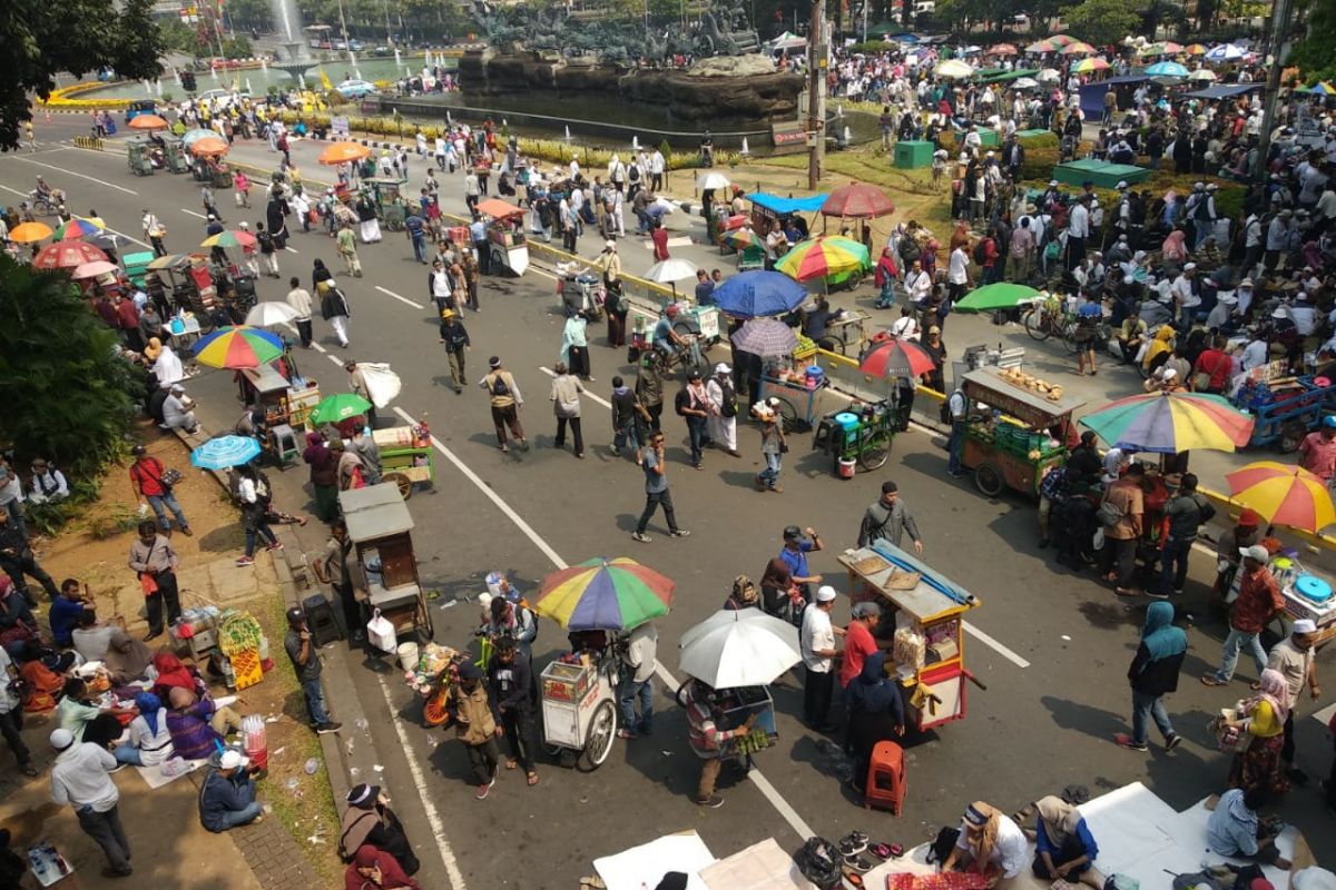 Unjuk rasa sidang putusan perselisihan pilpres berkah bagi pedagang