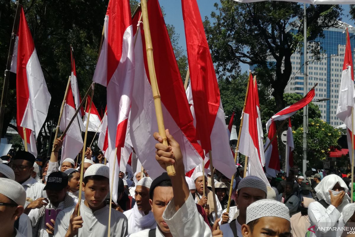 Massa aksi pendukung Prabowo-Sandi terus bergerak menuju MK