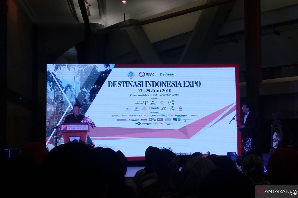 Triawan Munaf membuka pameran Destinasi Indonesia Expo