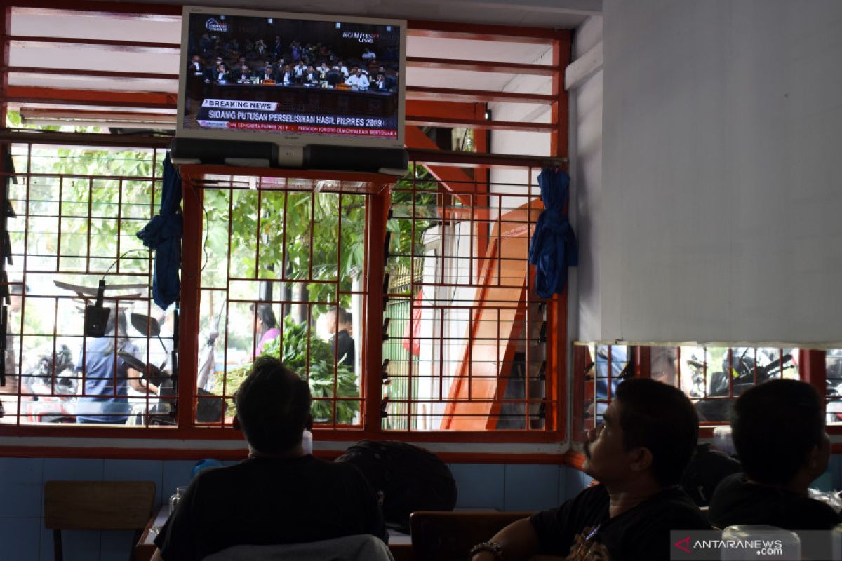 Warga Jakarta antusias menonton sidang MK