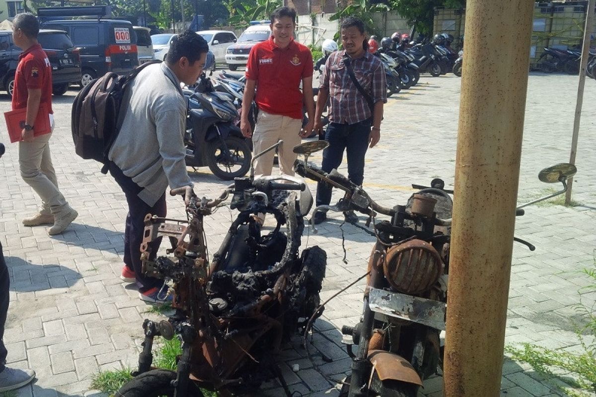 Polisi tangkap enam pelaku pembakaran dua sepeda motor