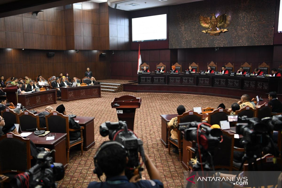 Sidang MK - Eksepsi KPU dan Jokowi-Ma'ruf ditolak
