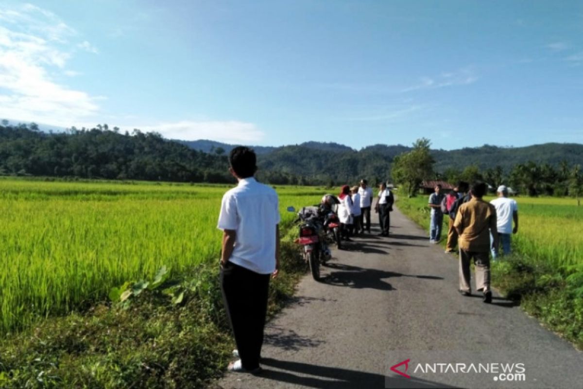 Petani di Pesisir Selatan dibekali cara membasmi tikus dengan pengasapan