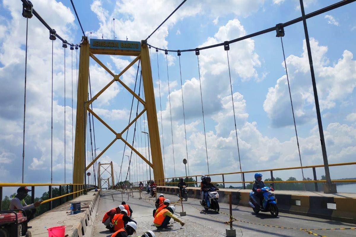 Barito bridge repaired, open-close traffic applied