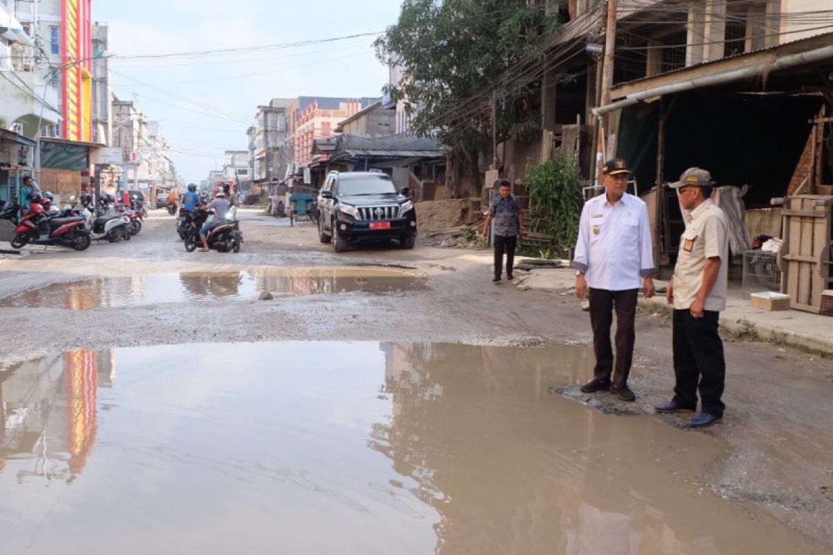 Tuai keluhan, Pemkab Inhil perbaiki jalan Tembilahan