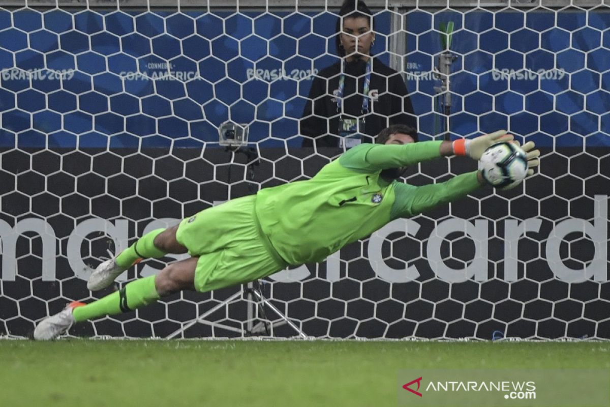 Brazil butuh adu penalti untuk lewati 10 pemain Paraguay ke  semifinal