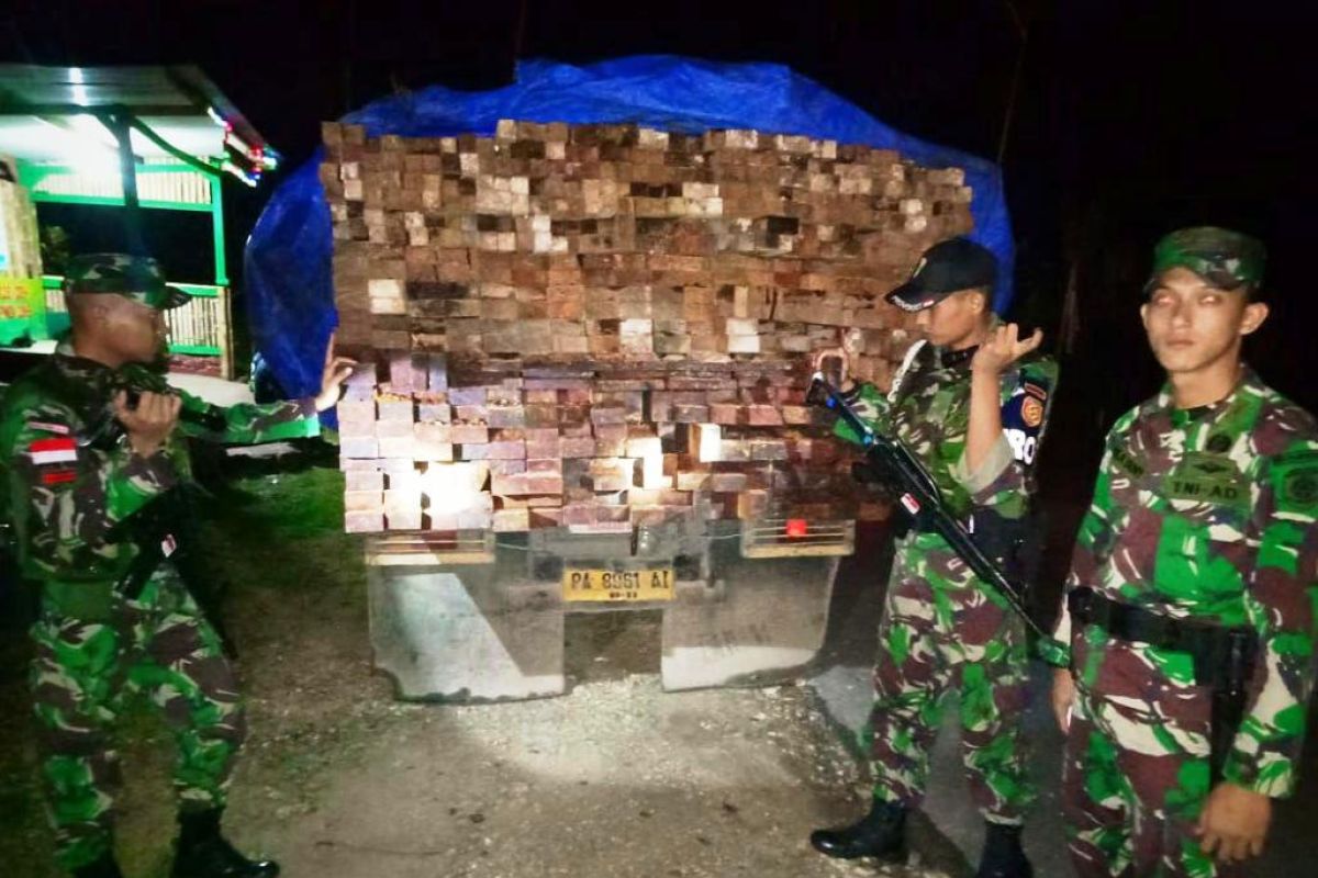 Satgas Yonif 328/DGH kembali amankan 1.028 batang kayu ilegal
