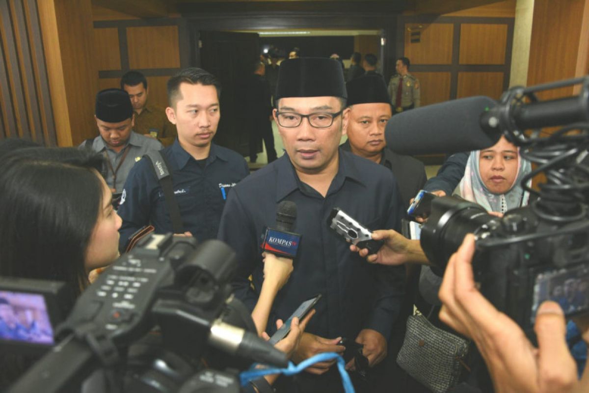 Ridwan Kamil tegaskan tak ada alasan tolak kereta cepat Jakarta-Bandung