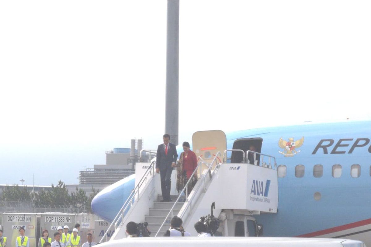 Presiden Joko Widodo tiba di Osaka Jepang