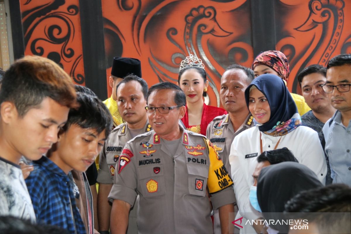 Kapolda Jambi tinjau pelaksanaan tes urine gratis di mall