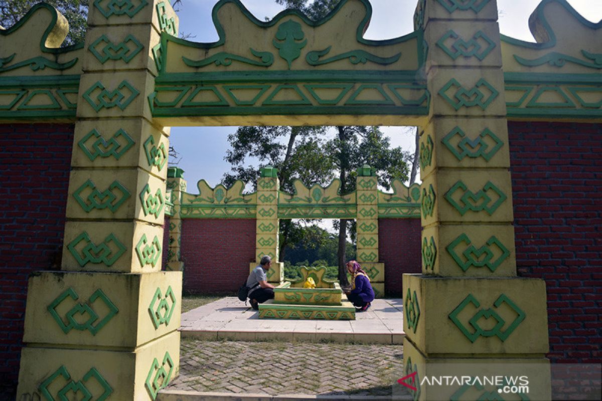 Berziarah ke makam Puteri Kaca Mayang di Kabupaten Siak, Riau