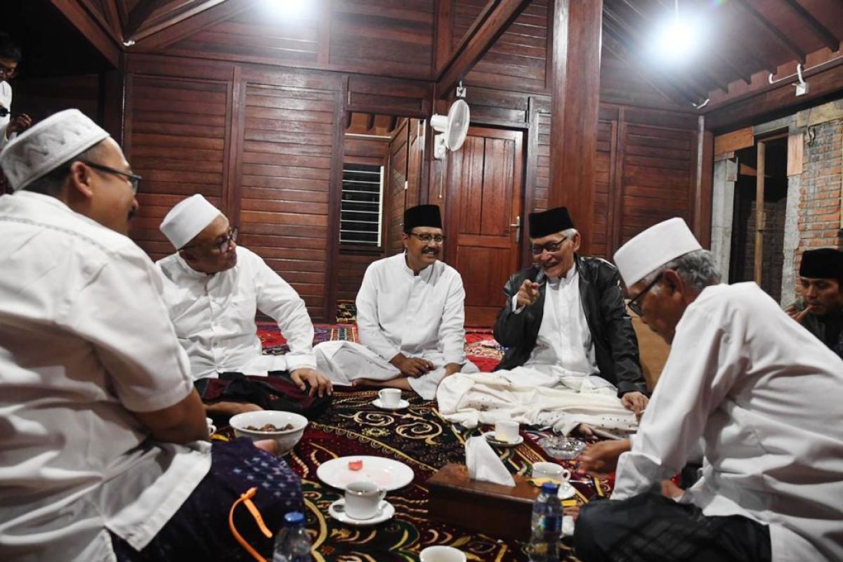 Kiai sepuh Jatim sambut positif pernyataan Jokowi-Prabowo pasca-putusan MK