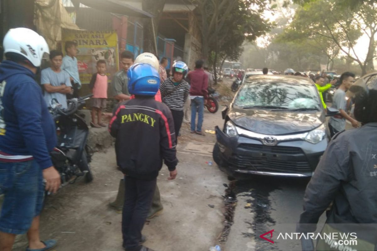 Tabrakan beruntun enam kendaraan di Cianjur