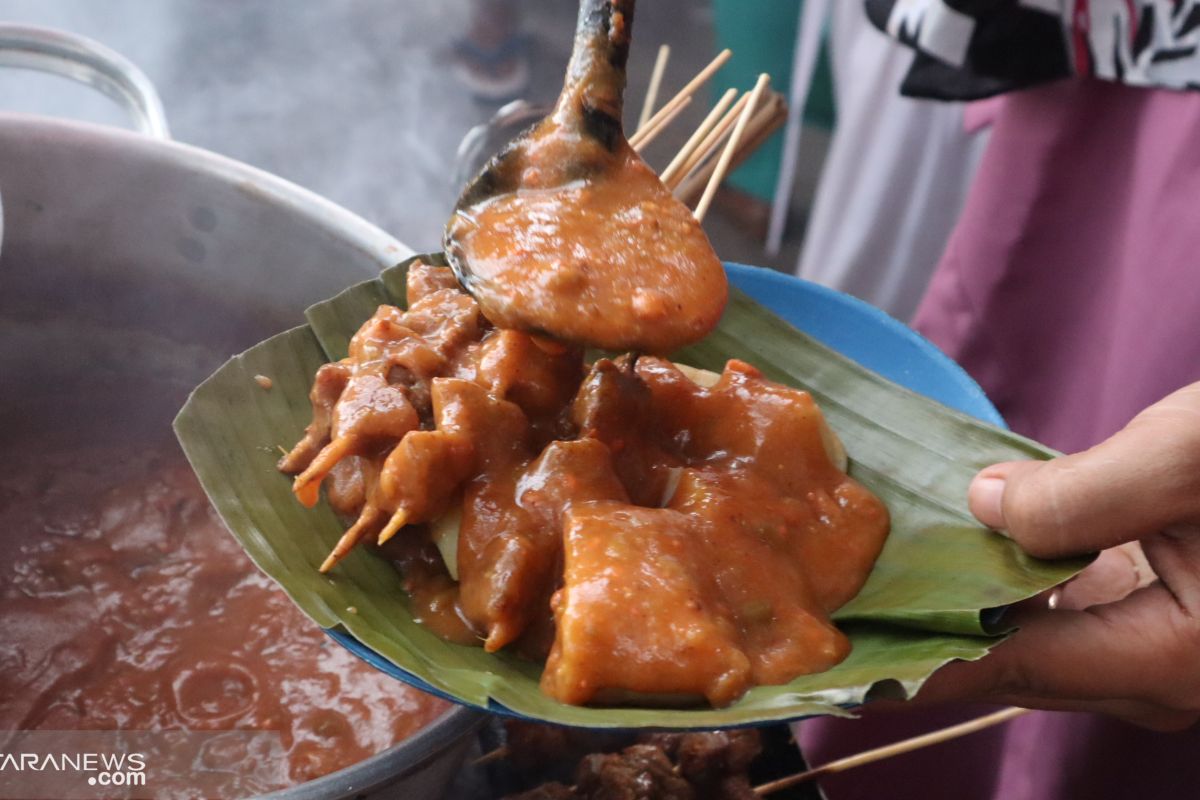 Wisatawan serbu sate gratis di Festival Pesona Gandoriah 2019 Pariaman