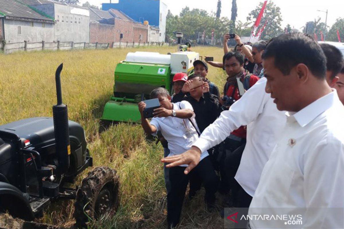 Mentan sebut mekanisasi pertanian mampu turunkan biaya produksi